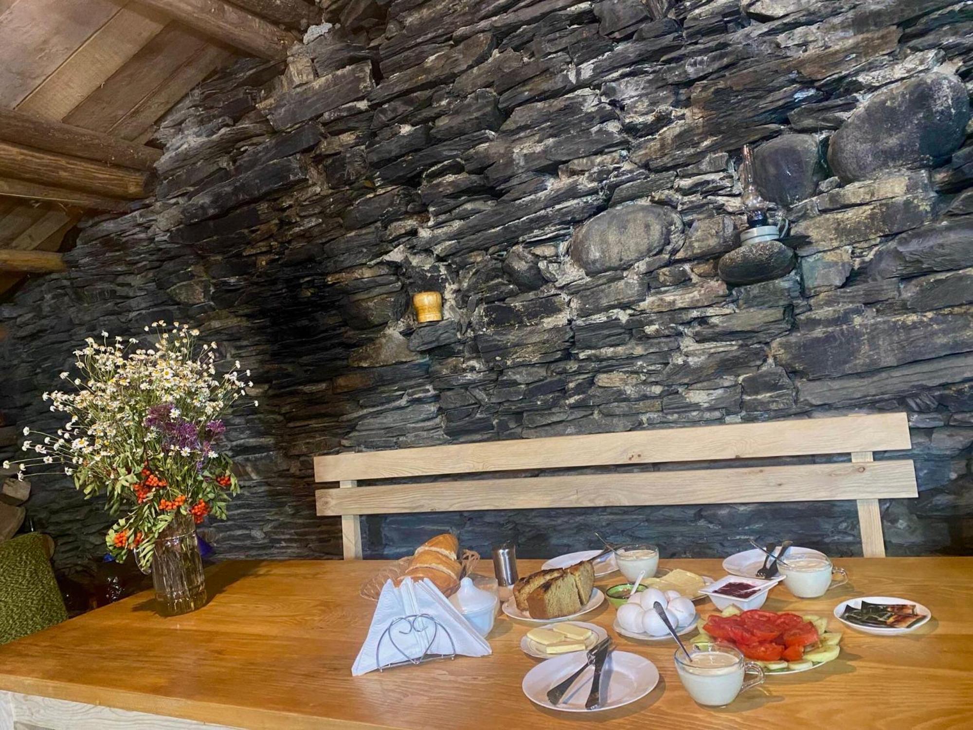 Ushguli 12 Century Hotel Екстериор снимка