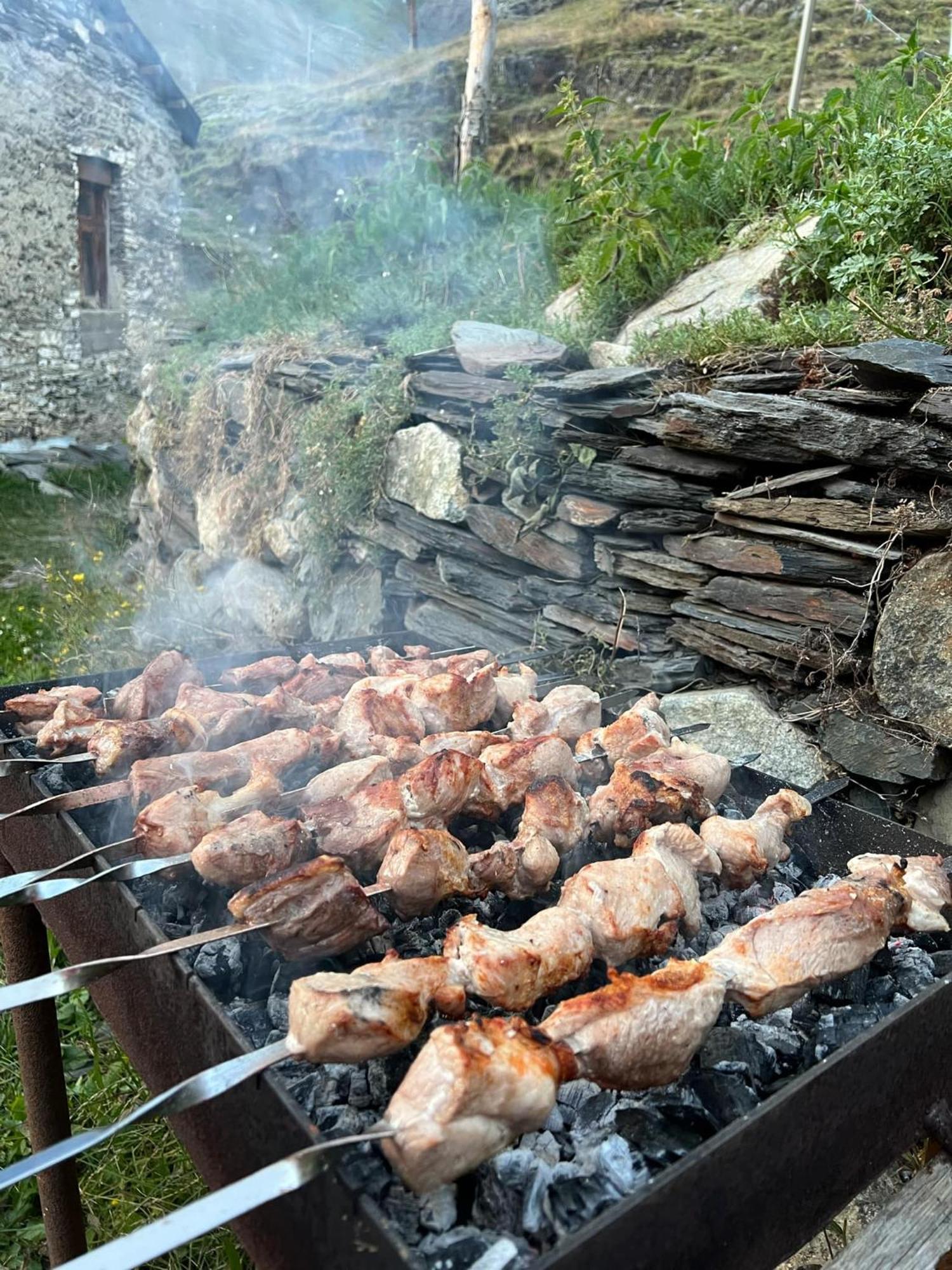 Ushguli 12 Century Hotel Екстериор снимка