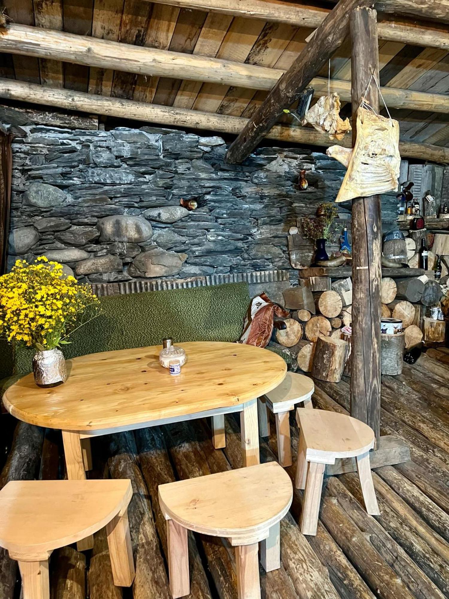Ushguli 12 Century Hotel Екстериор снимка
